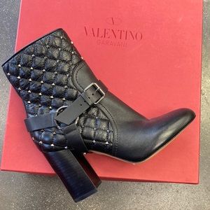 Valentino Garavani black leather boots with studs size 37 size 7